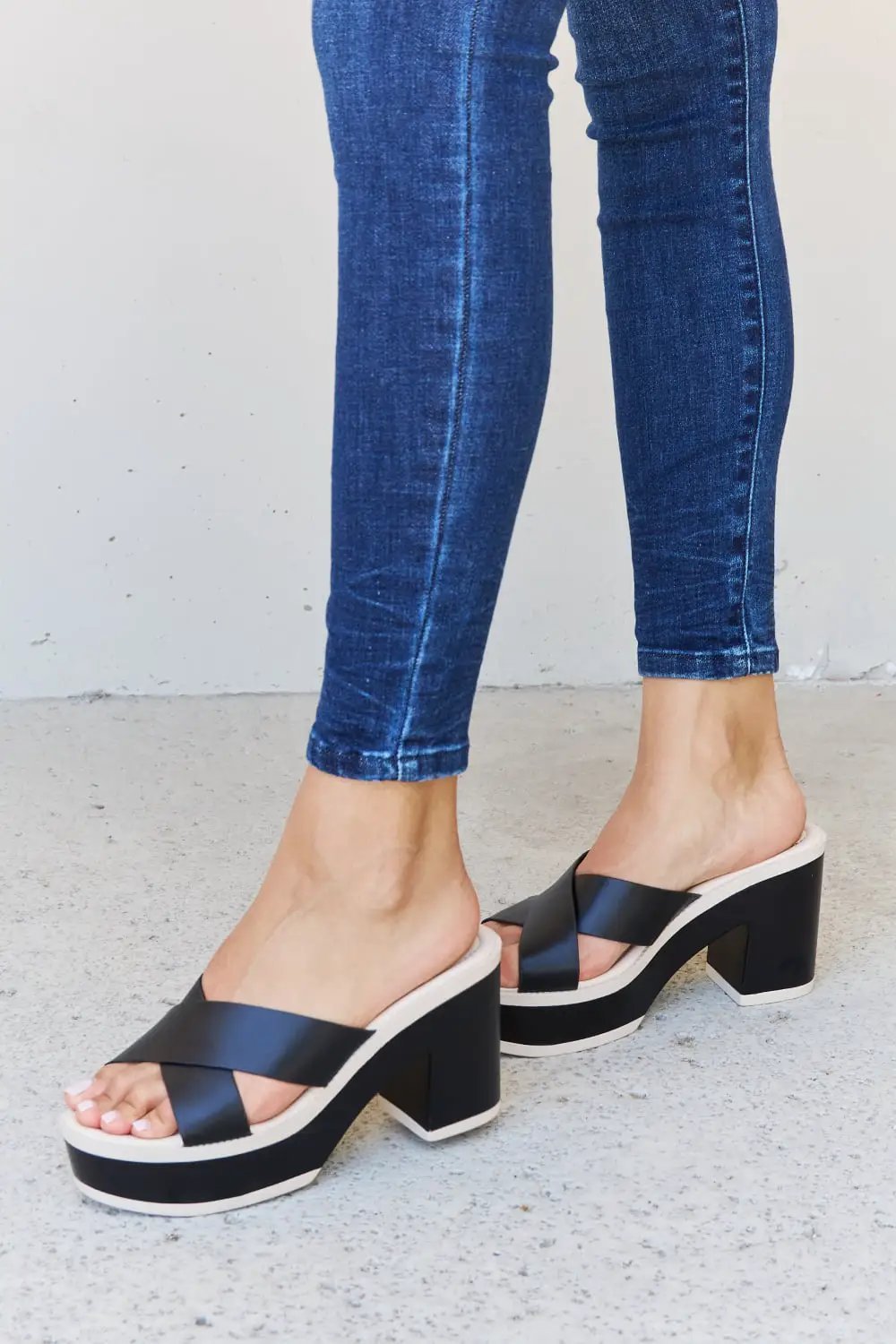 Weeboo Cherish The Moments Contrast Platform Sandals in Black - Fritsch & Co.